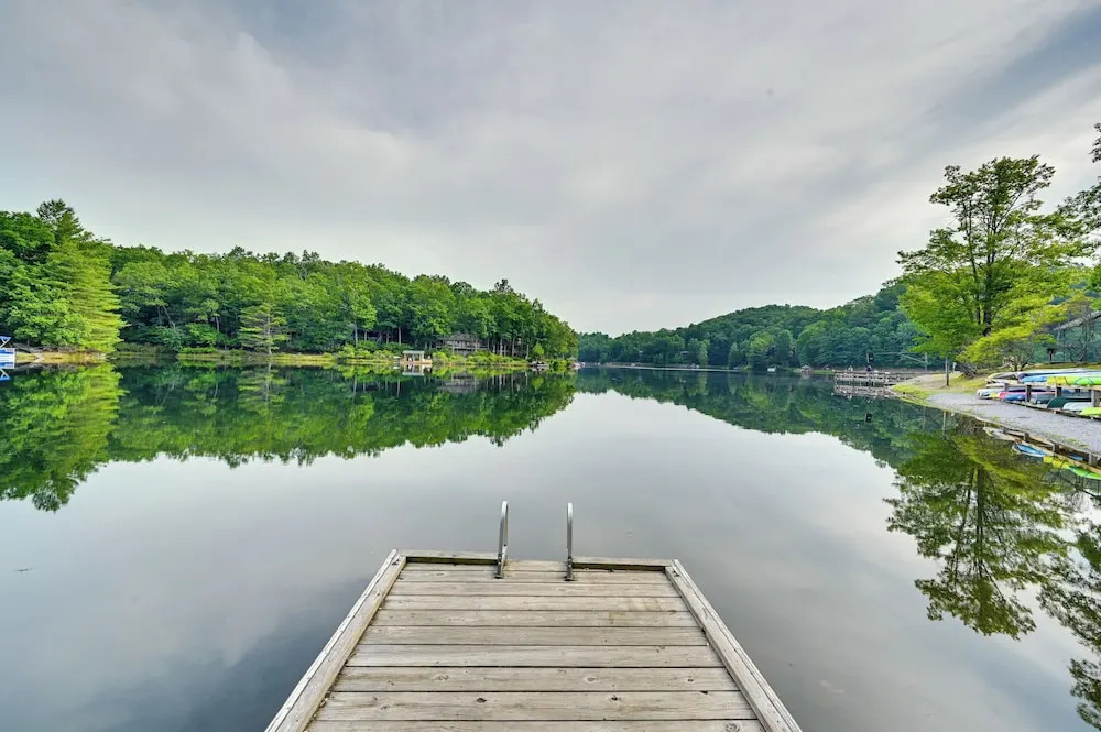 Peaceful Brevard Mountain Cabin: Hike, Golf & Swim
