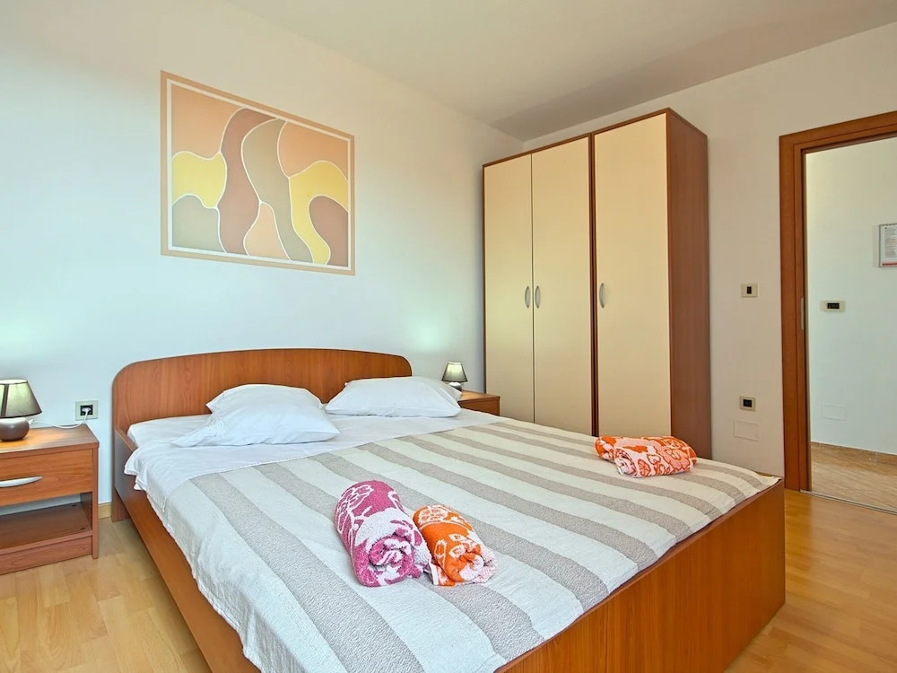 Well Maintained Apartment With Shared Pool With Children's Pool, 2 km From the Beach