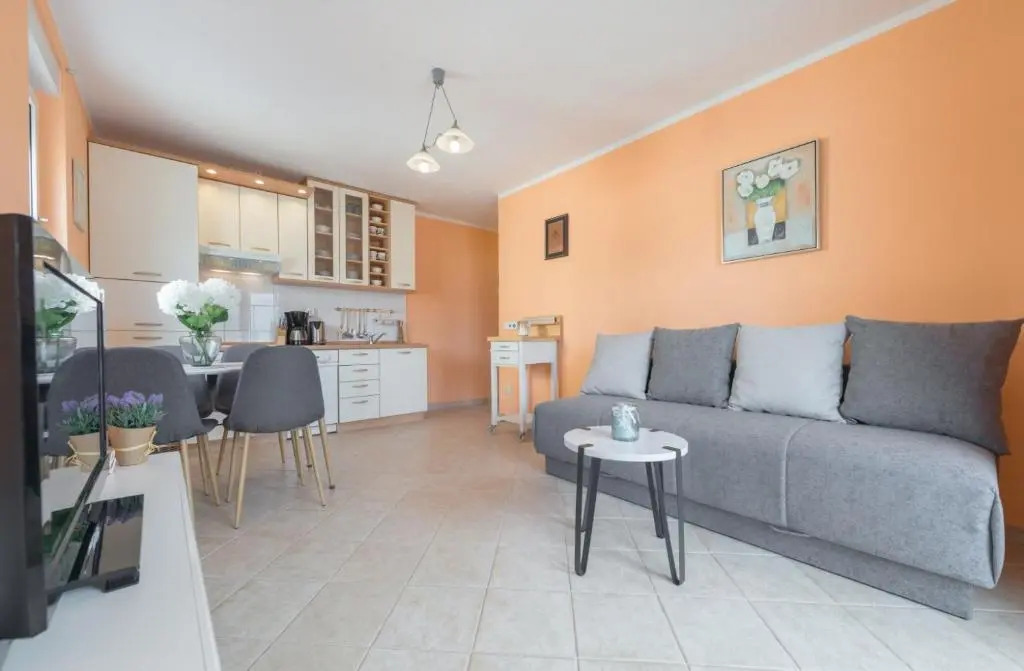 The best OLD TOWN view apartment, 5 min walk, parking (2+2)