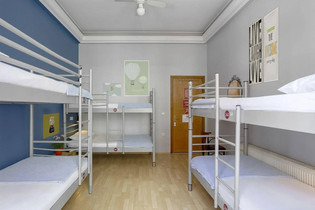 Hush Hostel Lounge