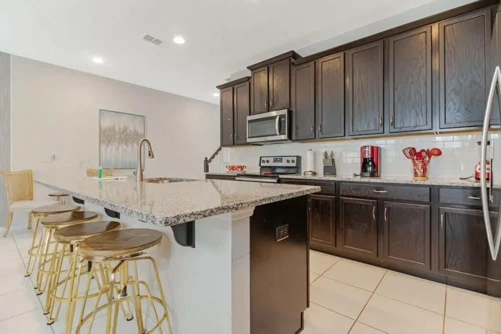 Incredible 5 bed 4 Bath With Private Pool 1598