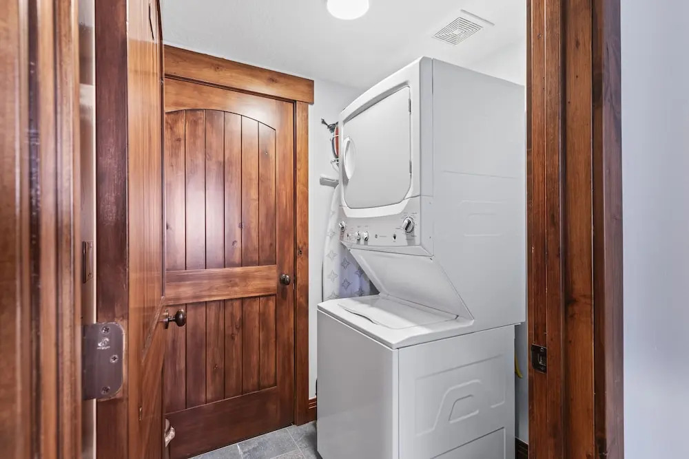 Town Pointe B304 4 Bedroom Condo by RedAwning