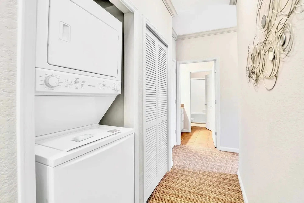 Upstay Modern Condo w Pool10 Minutes to Disney