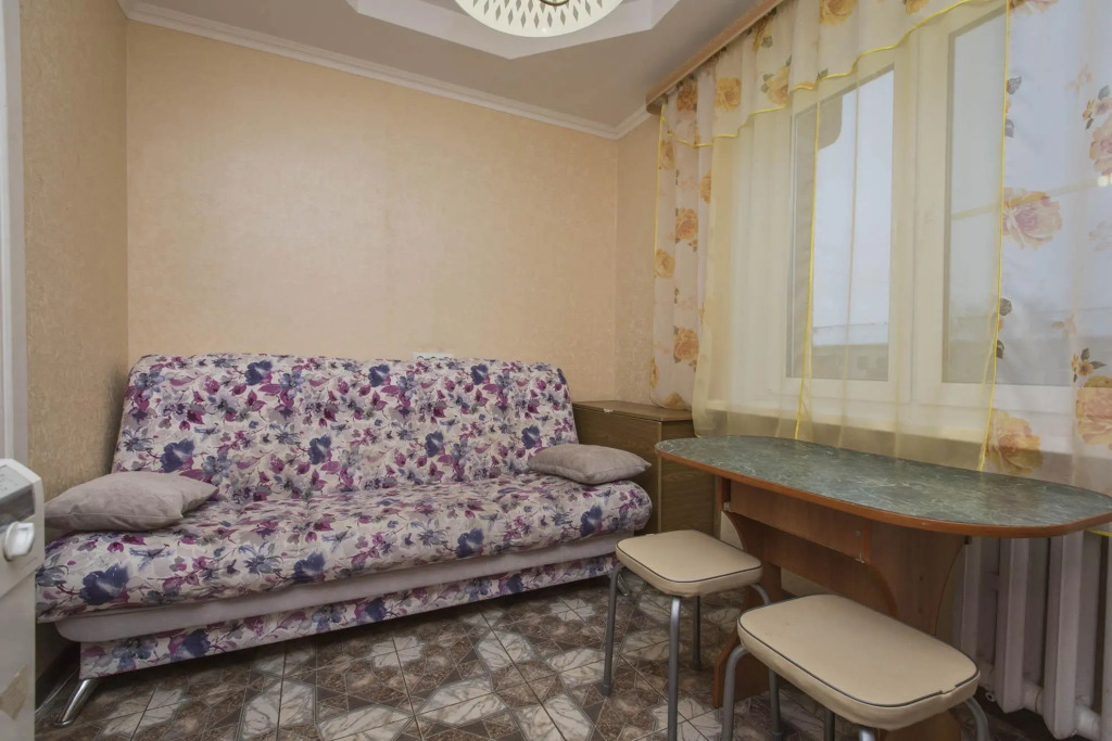 HomeHotel (ХоумОтель) на проспекте Молодежный 38к2