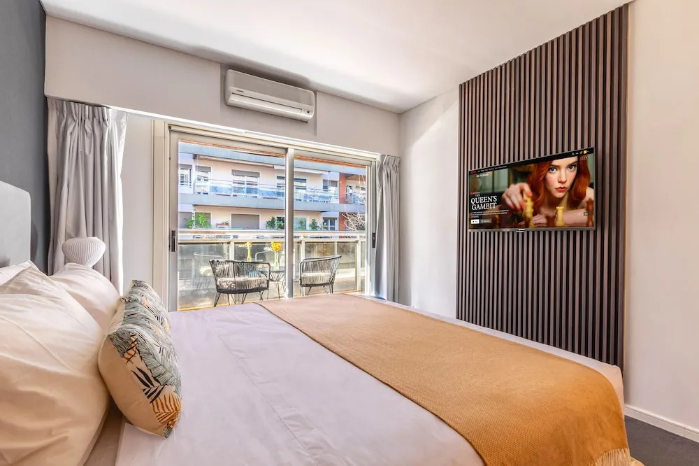 2BR Family Apt Puente de la Mujer View
