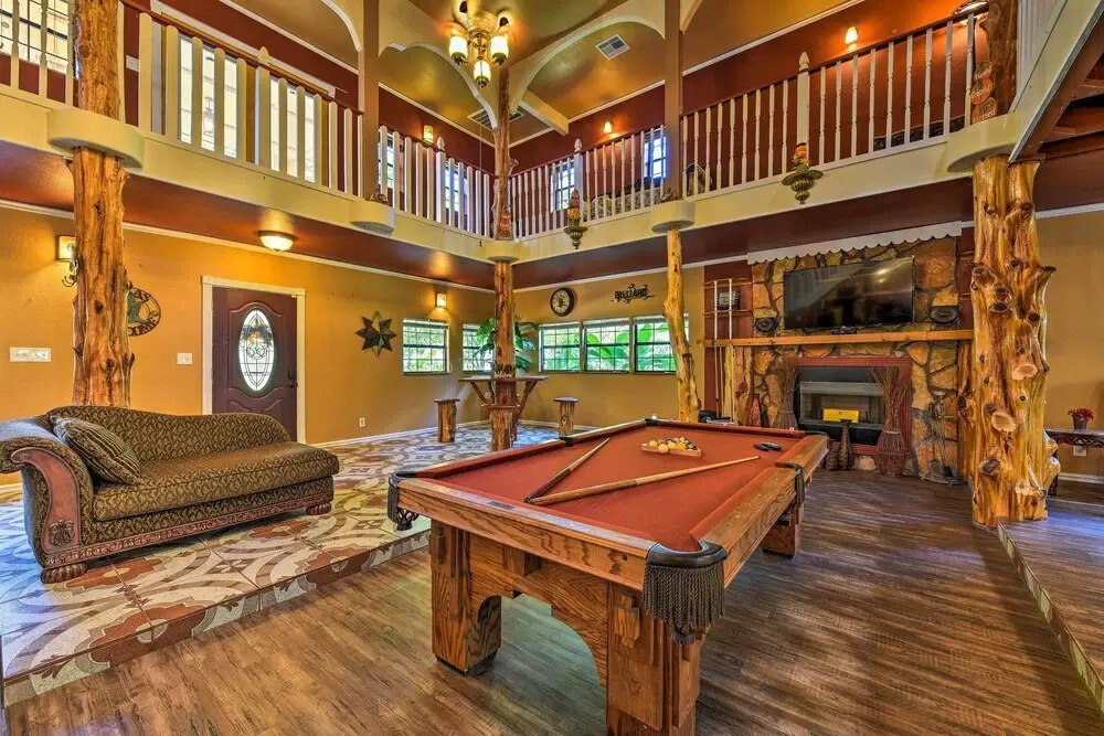 Spacious Conroe Home w/ Foosball & Pool Table!