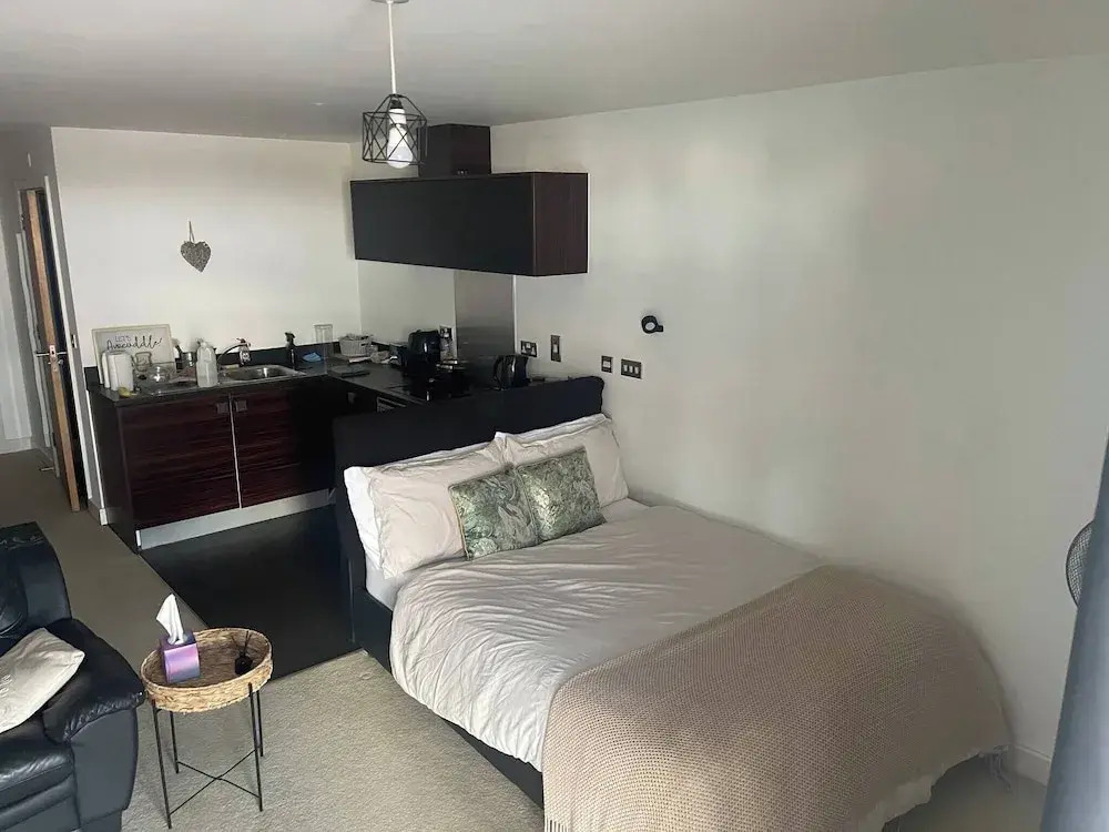 Home Away From Home 1 Bed Studio on Broad Street