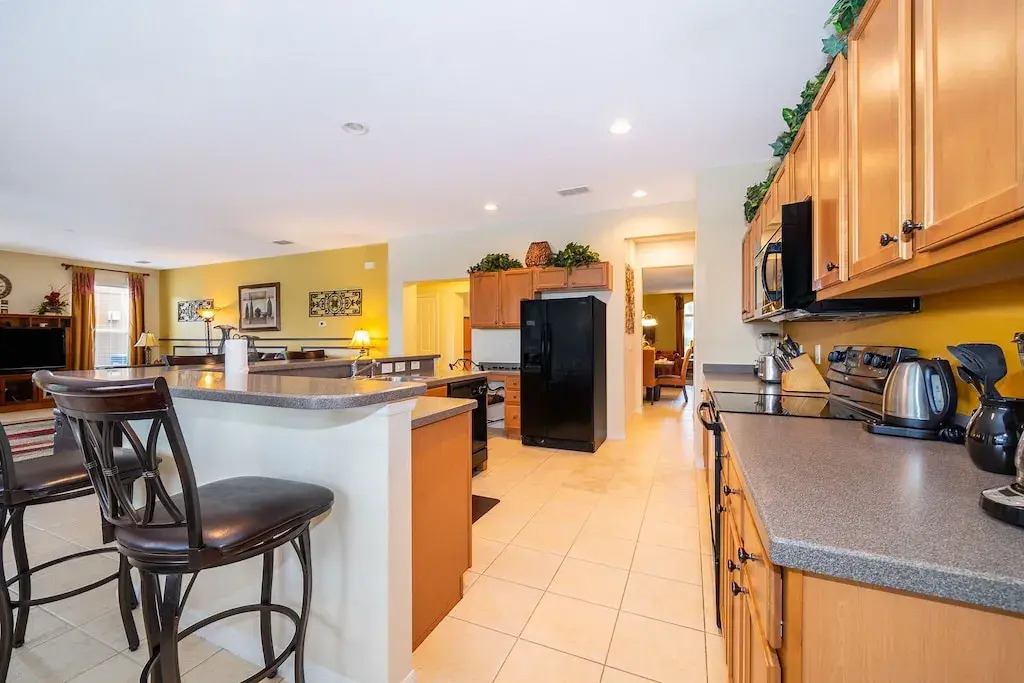 Luxury 6 Bed Villa with Lake View close to Disney, Kissimmee, US