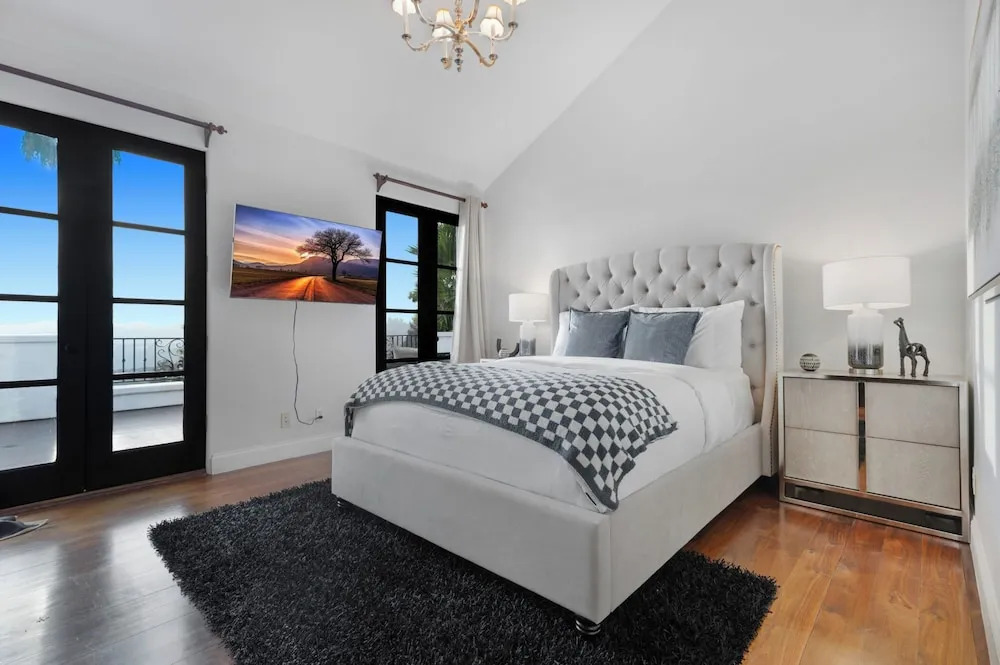 Spanish Villa - Stunning Coldwater Canyon Villa With Pool and Views