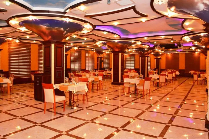 Deluxe Hotel