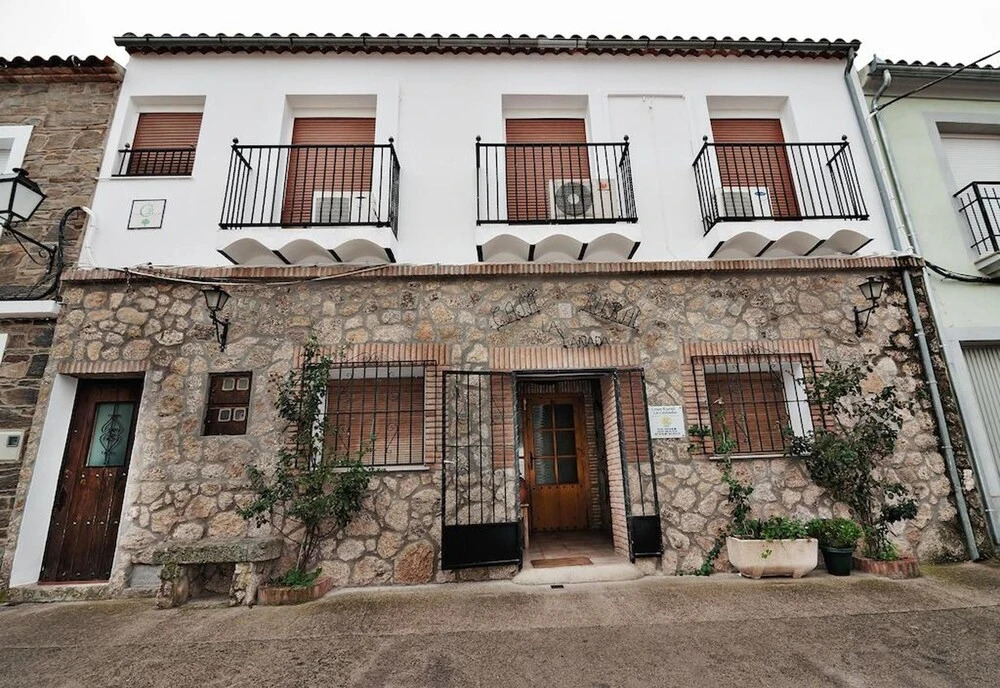 House With 2 Bedrooms in Torrejón el Rubio, With Wonderful Mountain Vi