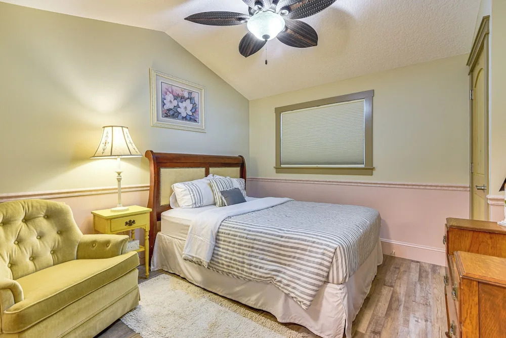 Peaceful 3-bedroom Home w/ Pool in Sarasota