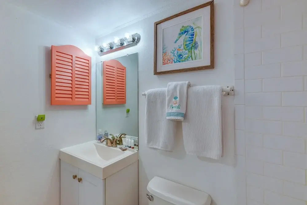Tropical Sarasota Condo < 1 Mile to Beach!
