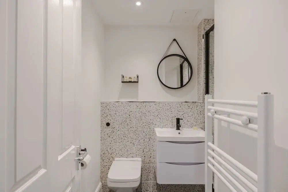 The Vanity Affair - Fitzrovia - by Frankie Says