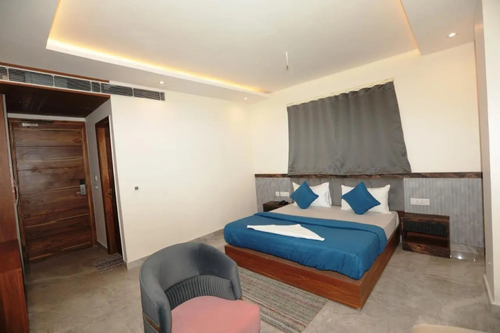 Hardik Palace By F9 Hotels
