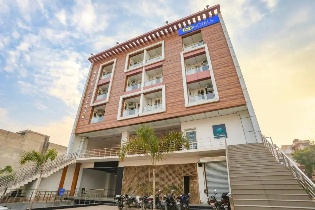 FabHotel Rasa Arcade