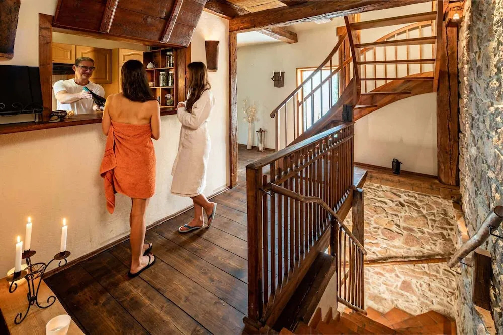 Landhotel Gut Wildberg mit Badeteich und großem Garten