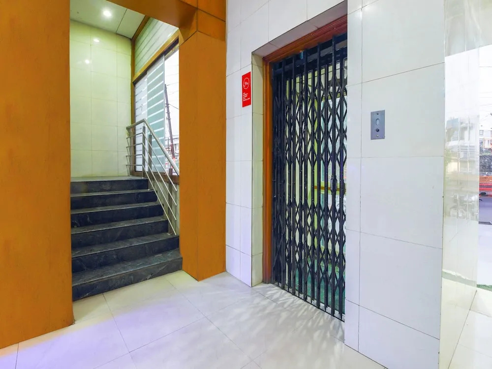 OYO 13647 Hotel Kohinoor Plaza
