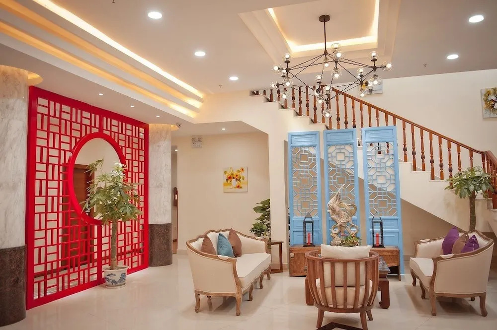 Guilin Crystal Crescent Moon Hotel