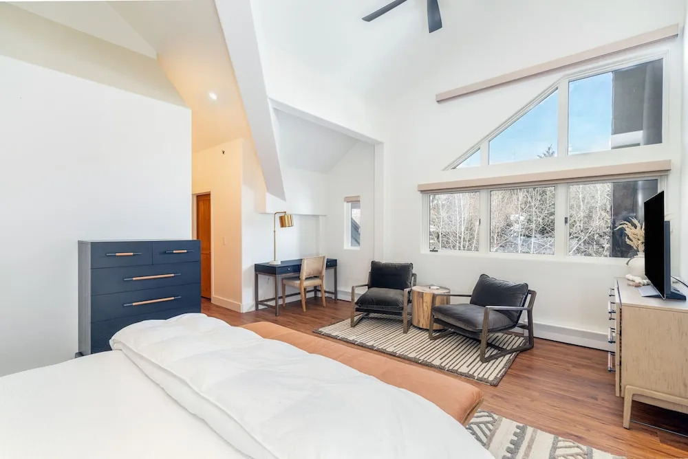 Bear Creek Lodge 406 4 Bedroom Condo by Alpine Lodging Telluride