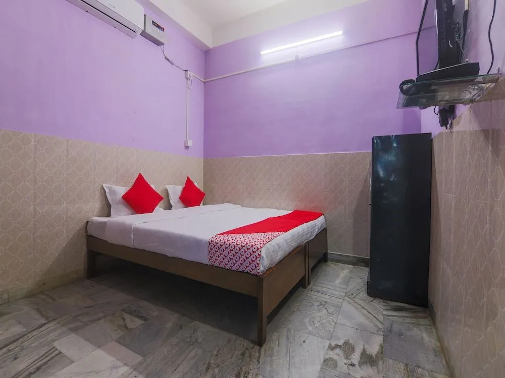 OYO 23373 Hotel Midline
