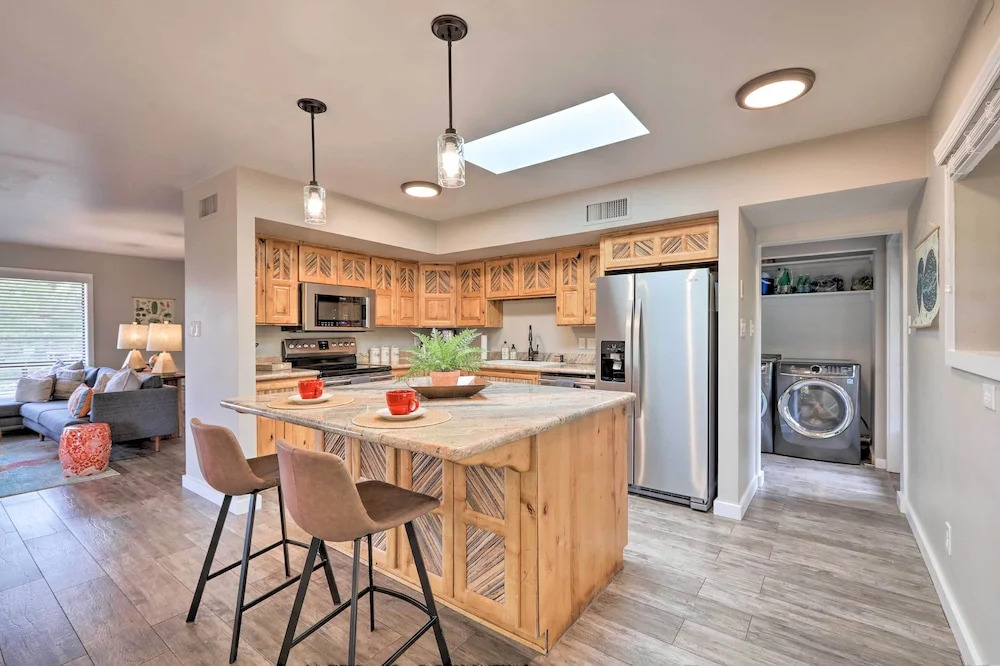 Red Rock Views: Modern Sedona Home