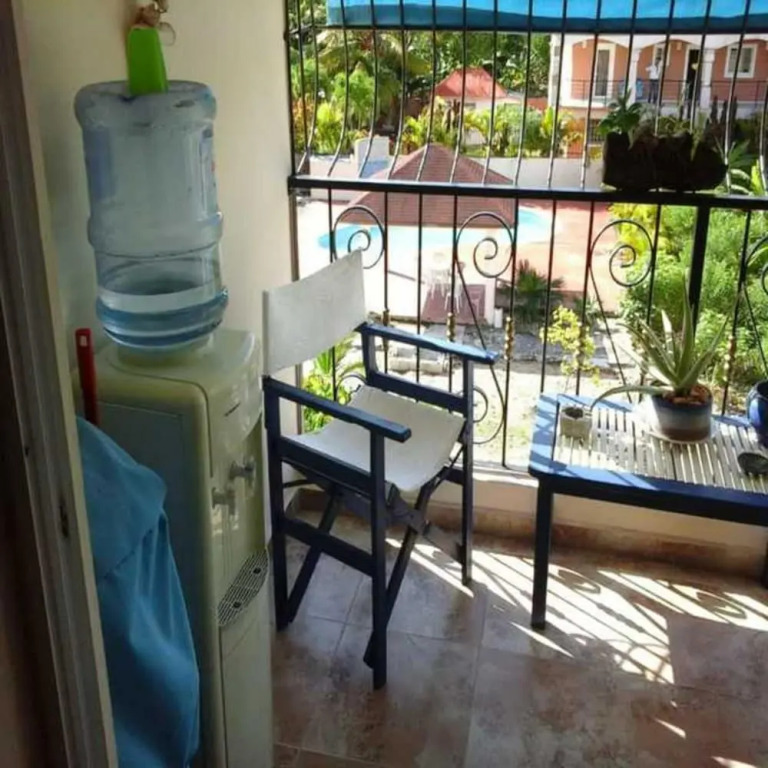 Nely y Pietro share apartment