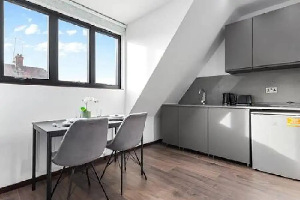 Stylish King Size Bed Studio Near Central London