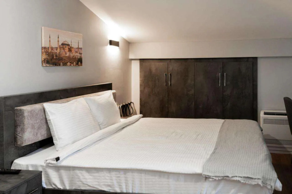 BRANDROOM HOTEL