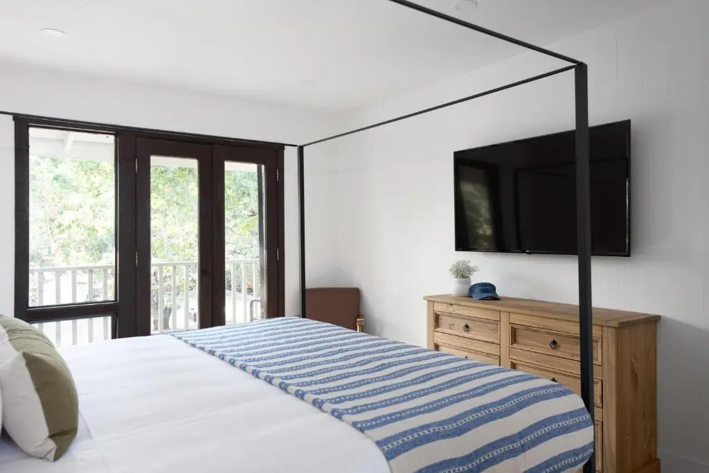Mataro by Avantstay Large & Elegant Home in Santa Rosa w/ Hot Tub & Games