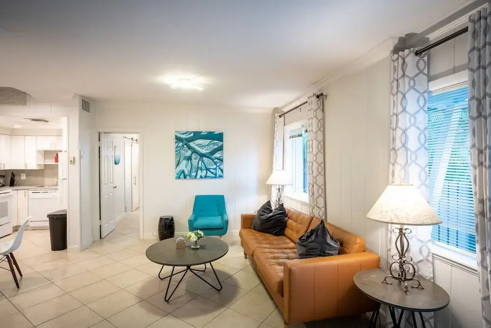 Walk to Wilton Drive - Spacious & Quiet Villa #1