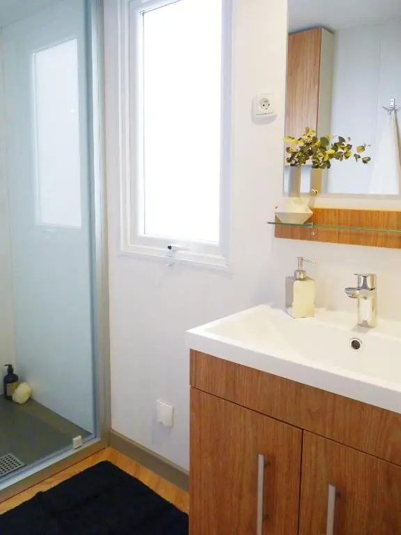 Charmant mobile-home 6 personnes - Camping 4*