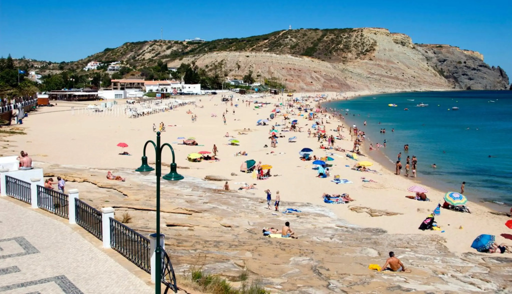 The Fantastic Beach House of Luz