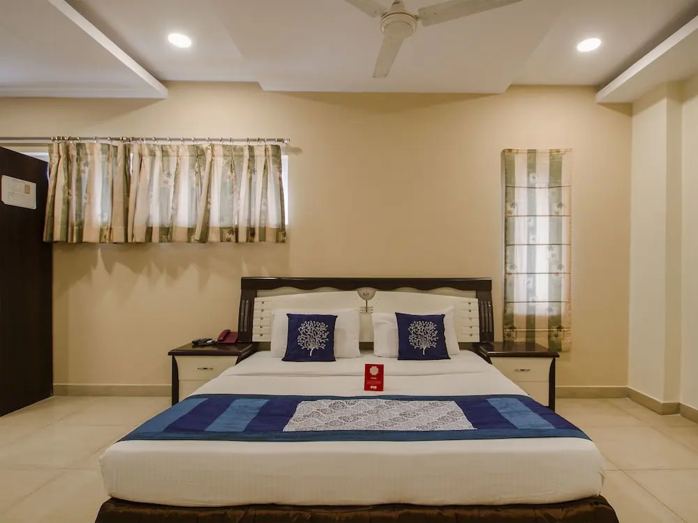 Sravya Compact Residency by OYO Rooms