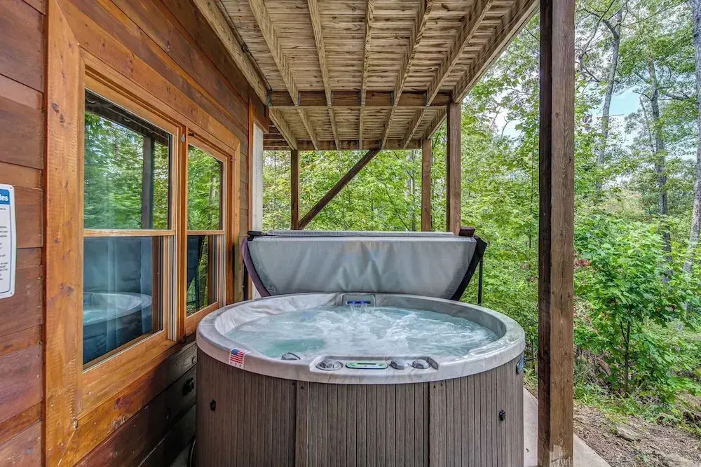 Gorgeous & Secluded 3 BDR Cabin in Mineral Bluff!