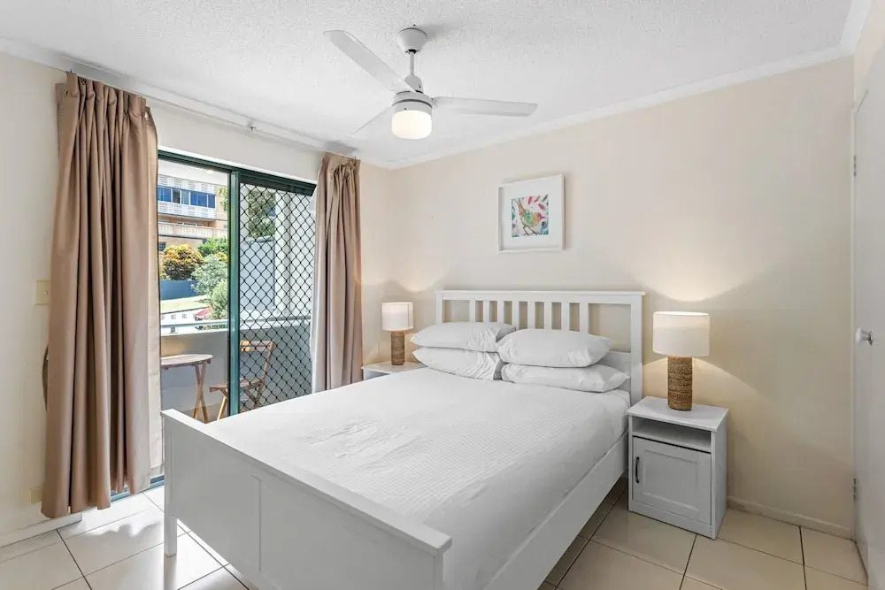 Albion Convenient Hideaway With Parking & Balcony