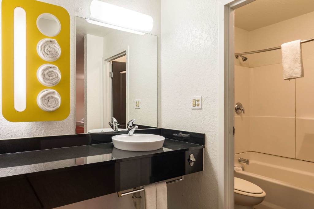 Motel 6-Uvalde, TX