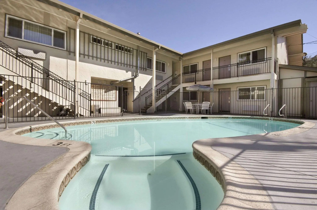 Olive Tree Inn & Suites, a Howard Johnson by Wyndham
