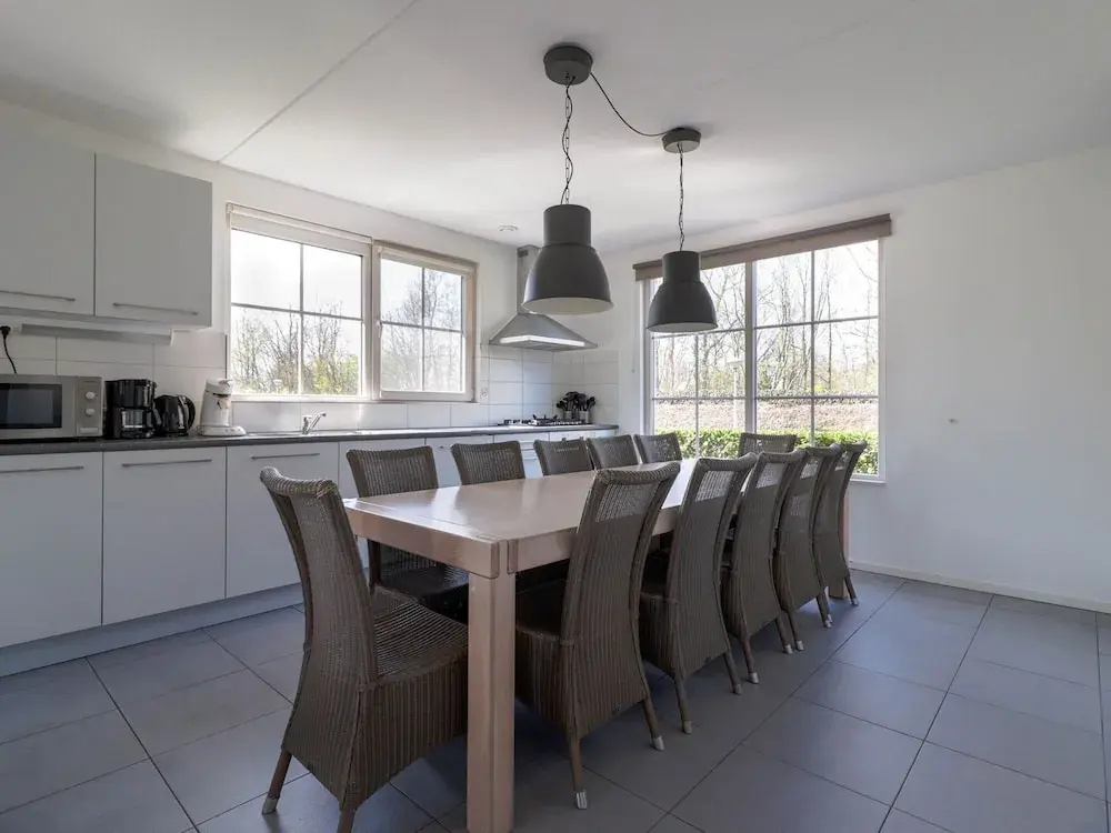 Villa Near the Lake in Makkum