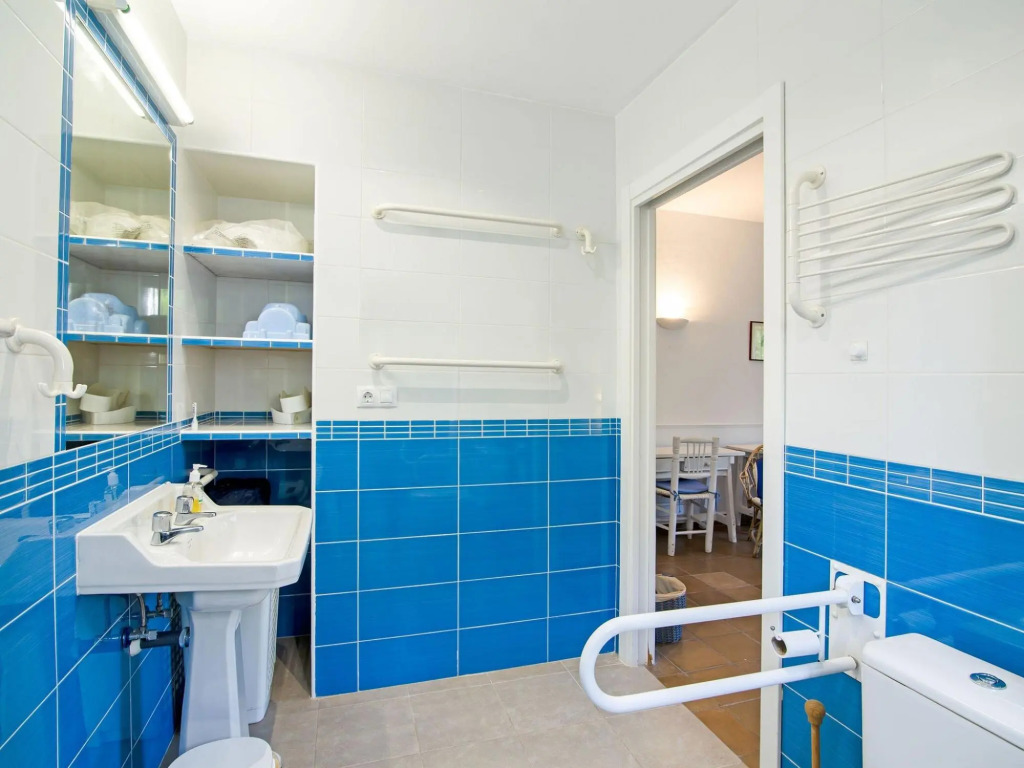 Superb beachfront villa with guest house 50m opposite