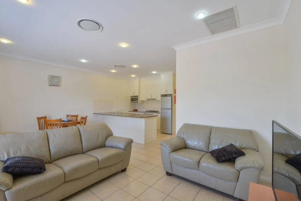 Cadman Motor Inn and Apartments