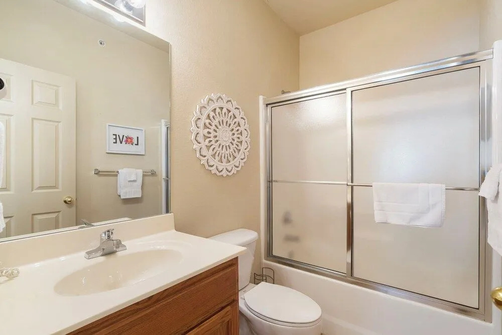 T Time Getaway - Overlooking Golf Views!