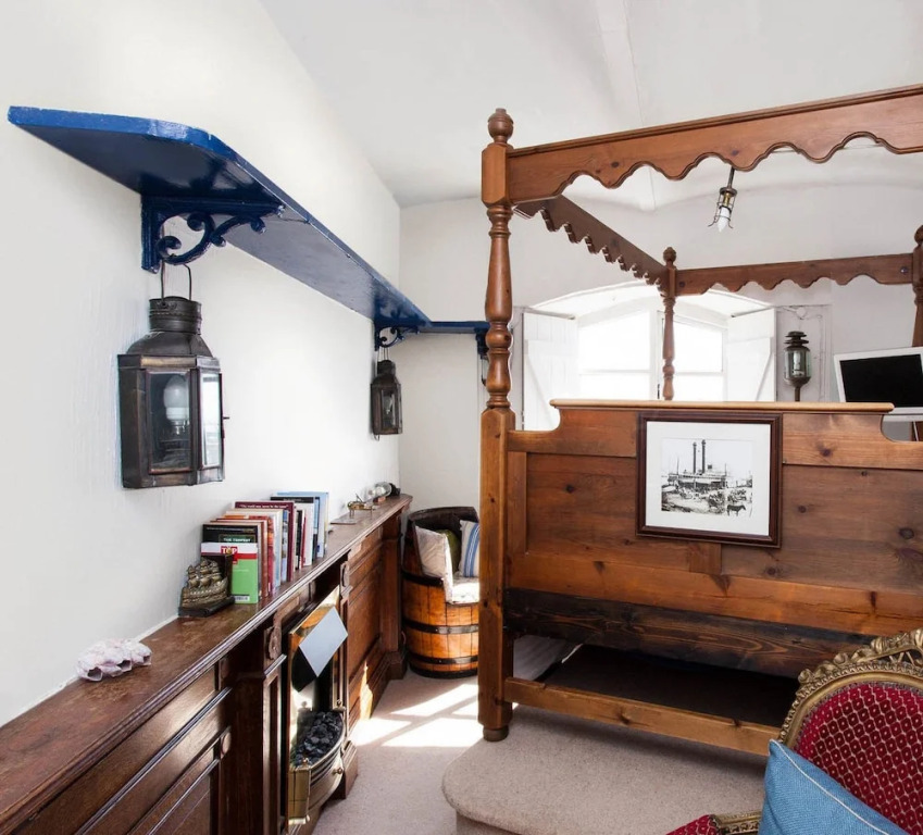 The West Usk Lighthouse Lightkeepers Lodge