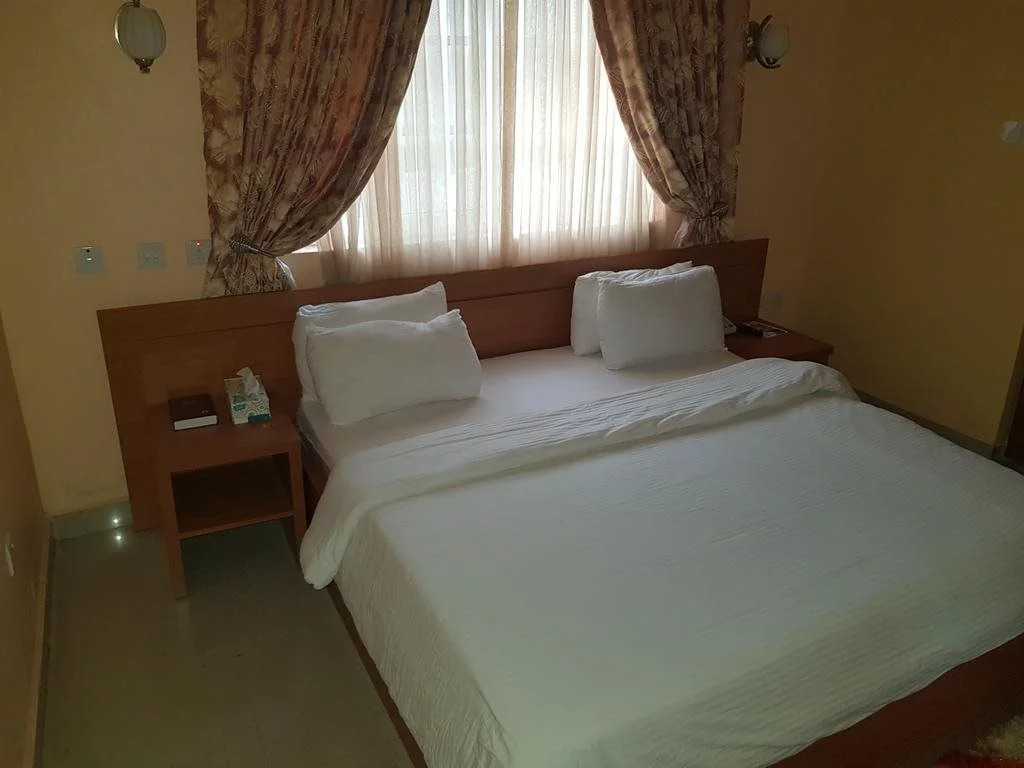 Ozom Hotel