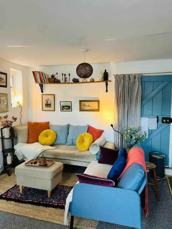 The Pepper Pot Sleeps 4 Sunlit Garden