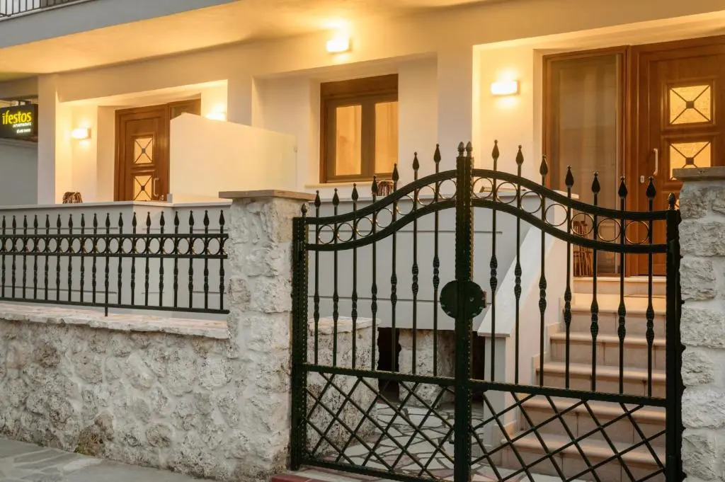 IFESTOS APARTMENTS