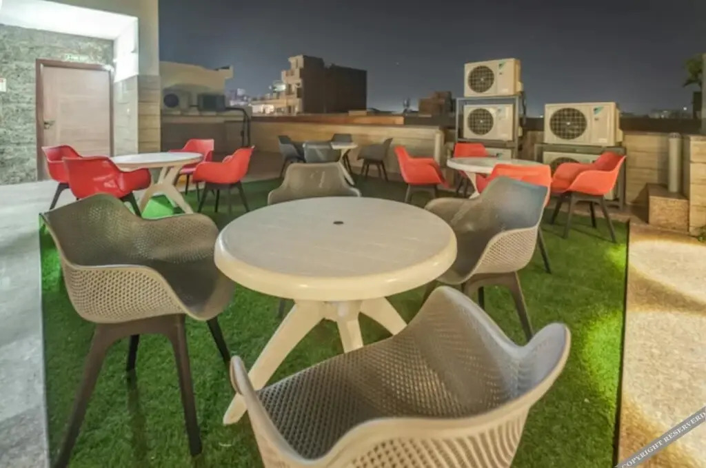 Hotel Aura Grand By Levelup Hotels
