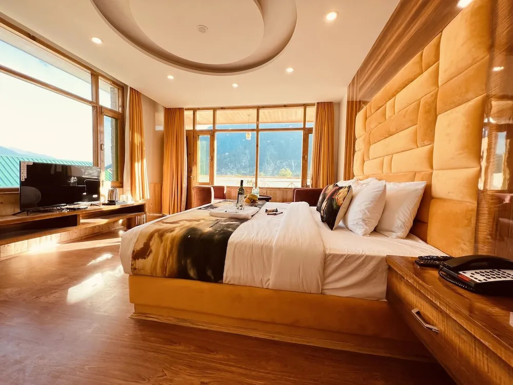 Hill River Resort By West Western -Property of the Year 2024-25 - Central Heated & Air Cooled, Near Mall Road