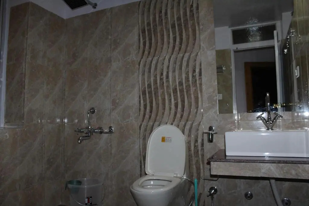 Raku Guest House