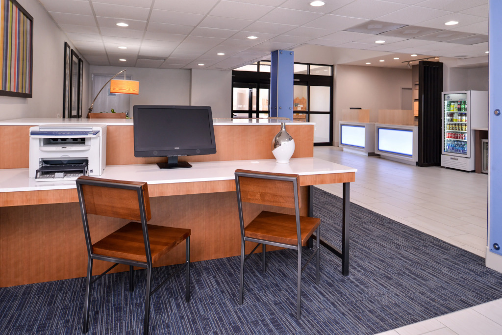 Holiday Inn Express Hotel & Suites Elgin by IHG